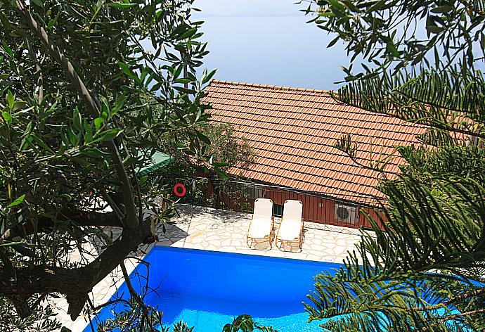 Private pool with terrace area . - Villa Yannakis . (Photo Gallery) }}