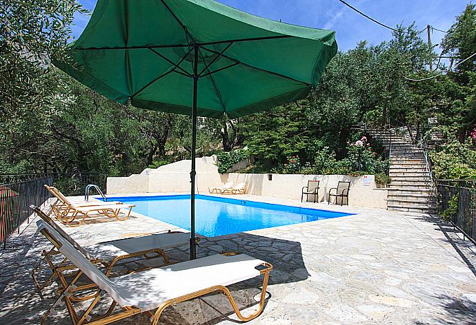 Private pool with terrace area . - Villa Yannakis . (Photo Gallery) }}
