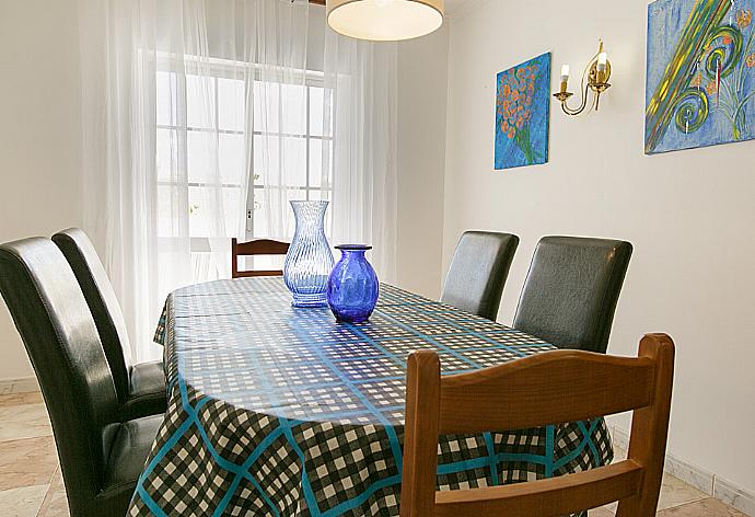 Dining area . - Villa Vista Mar . (Photo Gallery) }}