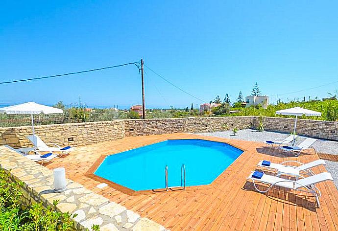 Private pool with terrace area . - Villa Lilium . (Галерея фотографий) }}