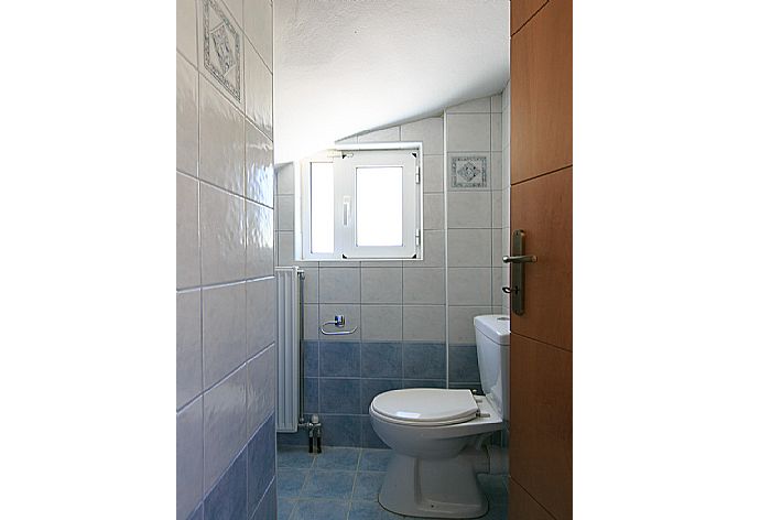 Bathroom . - Villa Lilium . (Photo Gallery) }}