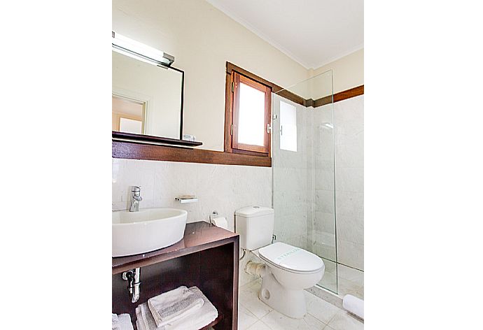 Bathroom . - Villa Gorgona . (Photo Gallery) }}