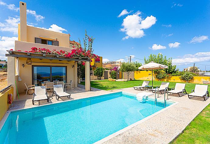 ,Beautiful villa with private pool and terrace . - Villa Almira . (Fotogalerie) }}