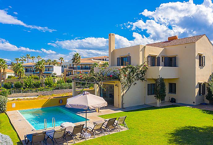 Aerial view of Villa Almira . - Villa Almira . (Galería de imágenes) }}