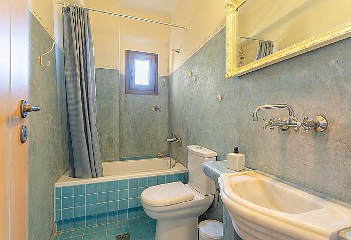 En suite bathroom with bath and shower . - Villa Almira . (Галерея фотографий) }}