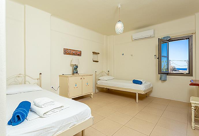 Twin bedroom with en suite bathroom, A/C, and balcony with sea views . - Villa Almira . (Galleria fotografica) }}