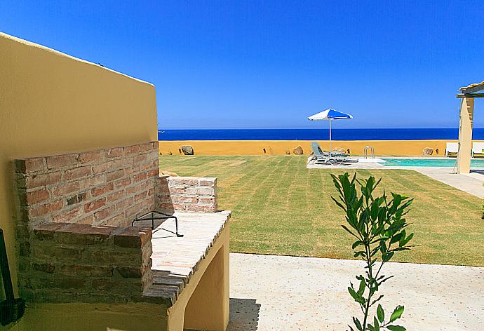 Terrace with BBQ . - Villa Almira . (Fotogalerie) }}