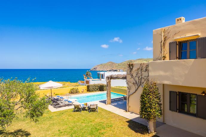 Play VILLA ALMIRA Video