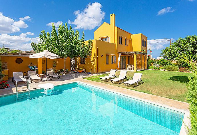 ,Beautiful villa with private pool, terrace, and garden . - Villa Liakada . (Galerie de photos) }}