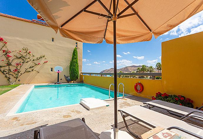 Private pool and terrace with sea views . - Villa Liakada . (Galería de imágenes) }}