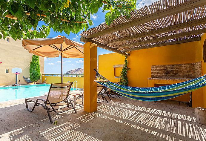 Private pool and terrace with sea views . - Villa Liakada . (Galería de imágenes) }}