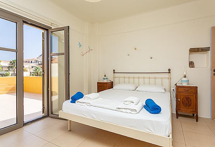 Double bedroom with A/C and balcony access with sea views . - Villa Liakada . (Photo Gallery) }}