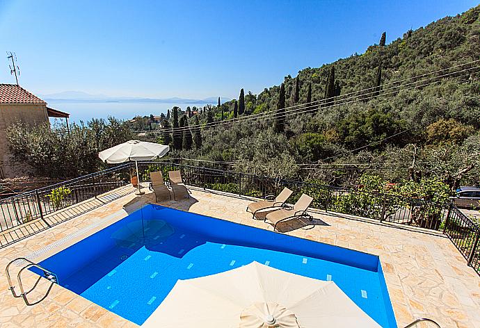 Private pool with terrace area . - Villa Christina . (Photo Gallery) }}