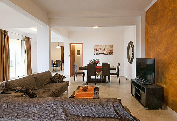 Living room with WiFi, TV and DVD player . - Villa Christina . (Photo Gallery) }}