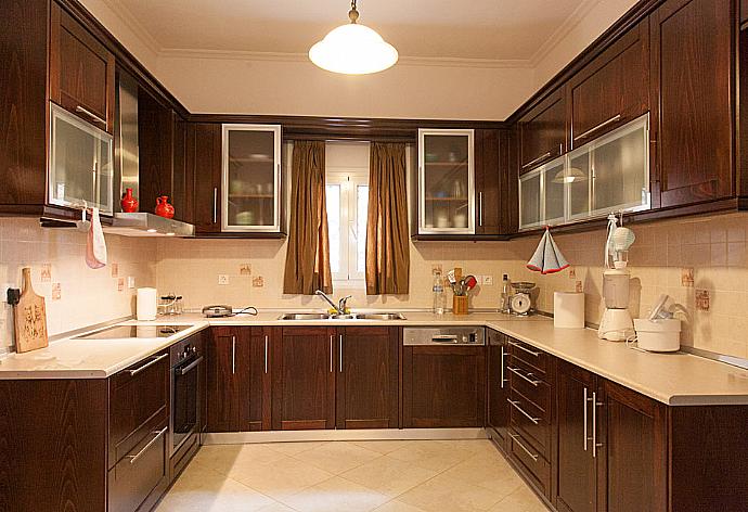 Equipped kitchen . - Villa Christina . (Photo Gallery) }}