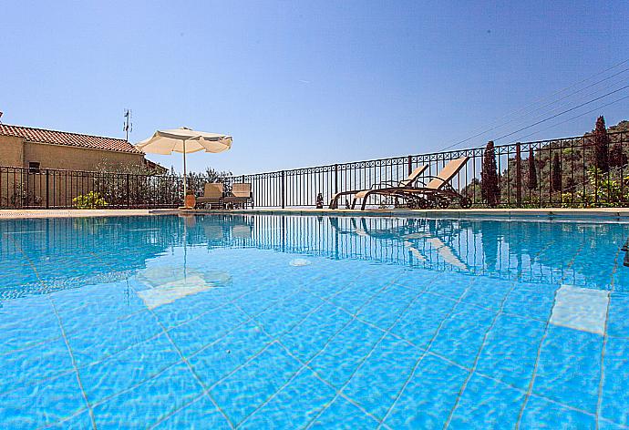 Private pool with terrace area . - Villa Christina . (Photo Gallery) }}