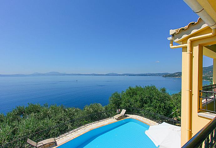 Balcony with panoramic views . - Villa Spyros . (Photo Gallery) }}