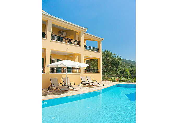 Private pool with terrace area . - Villa Spyros . (Photo Gallery) }}