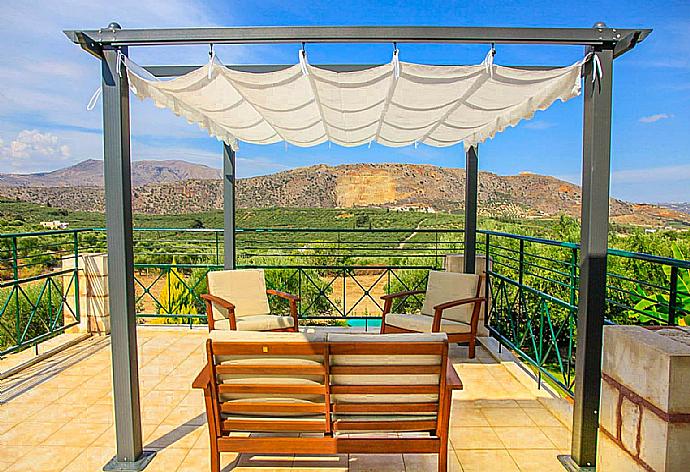 Upper terrace area with panoramic views . - Villa Giannis . (Галерея фотографий) }}