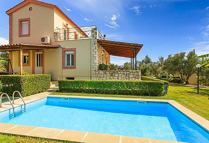 Private swimming pool . - Villa Giannis . (Fotogalerie) }}