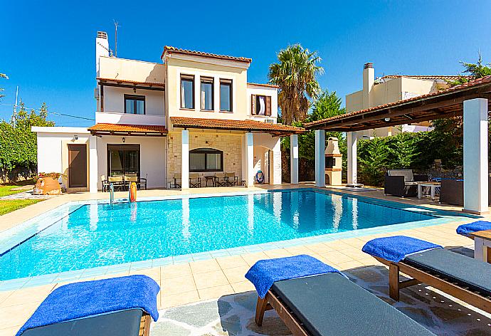 ,Beautiful villa with private pool and terrace . - Ekklisies Dio . (Galleria fotografica) }}