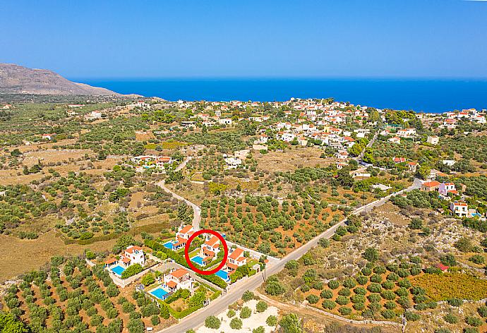 Aerial view showing location of Ekklisies Dio . - Ekklisies Dio . (Fotogalerie) }}