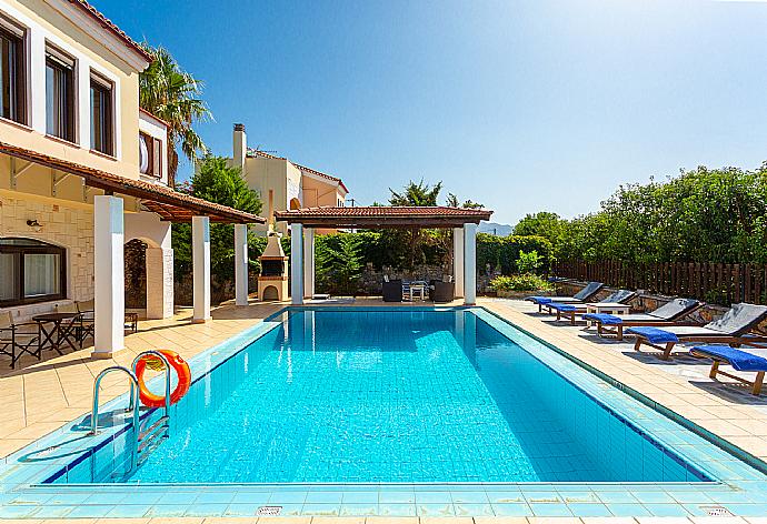 Beautiful villa with private pool and terrace . - Ekklisies Dio . (Galleria fotografica) }}