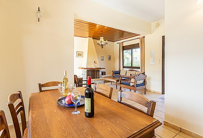 Living room with sofas, dining area, ornamental fireplace, satellite TV, WiFi Internet, DVD player, and terrace access . - Ekklisies Dio . (Fotogalerie) }}