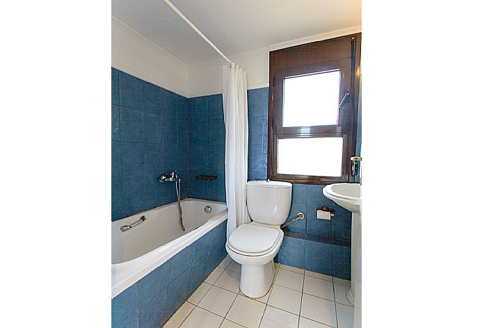 Bathroom with bath . - Ekklisies Dio . (Photo Gallery) }}