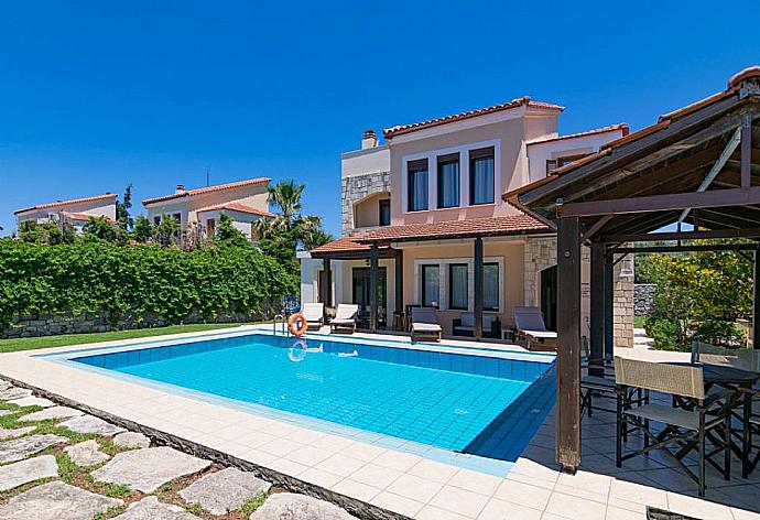 Beautiful villa with private pool and terrace . - Ekklisies Tria . (Galería de imágenes) }}