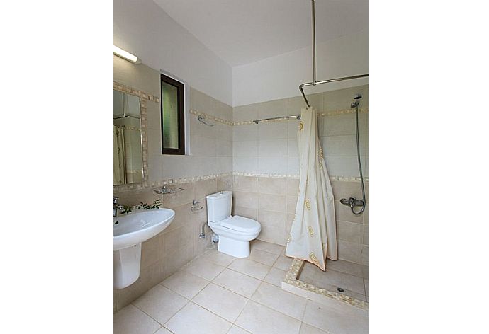 Family bathroom with shower . - Ekklisies Tria . (Photo Gallery) }}