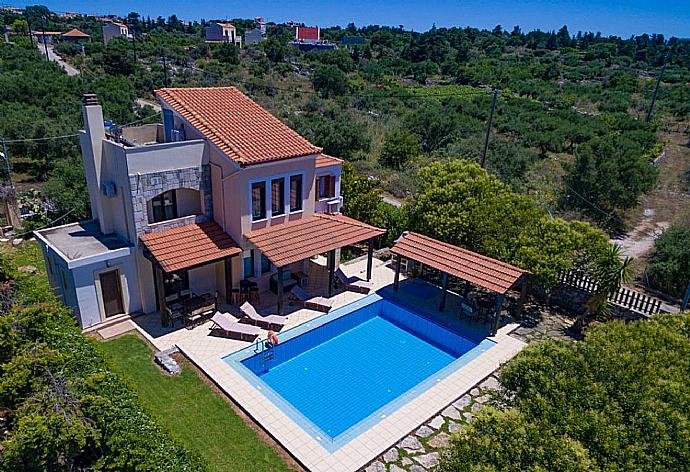 Aerial view of villa . - Ekklisies Tria . (Galerie de photos) }}