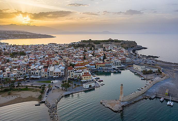 Rethymno . - Ekklisies Tria . (Galería de imágenes) }}