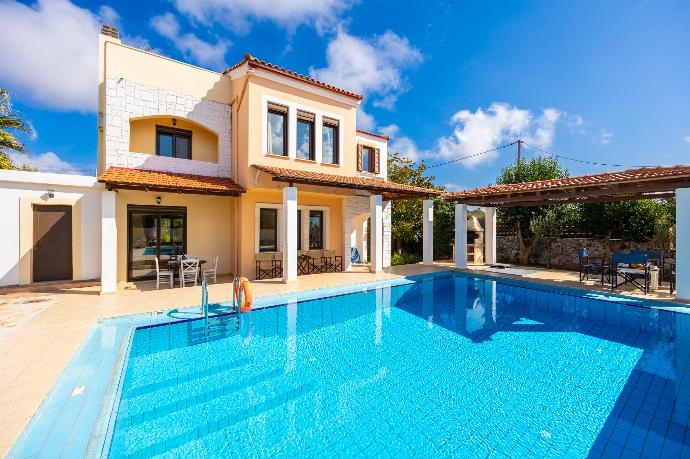 Beautiful villa with private pool and terrace . - Ekklisies Tria . (Photo Gallery) }}