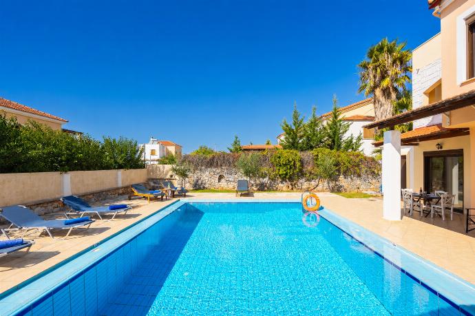 Private pool and terrace . - Ekklisies Tria . (Photo Gallery) }}