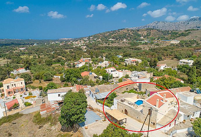 Aerial view showing location of Archontiko Galliaki . - Archontiko Galliaki . (Galerie de photos) }}