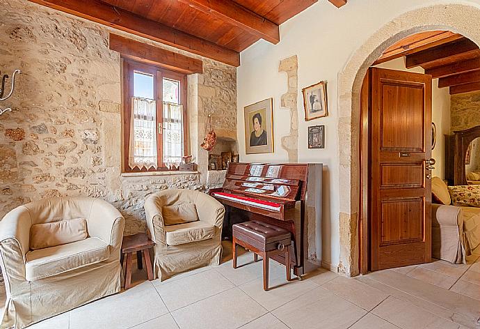 Open-plan living room with dining area, kitchen, A/C, WiFi internet, ornamental fire place, and pool terrace access . - Archontiko Galliaki . (Fotogalerie) }}