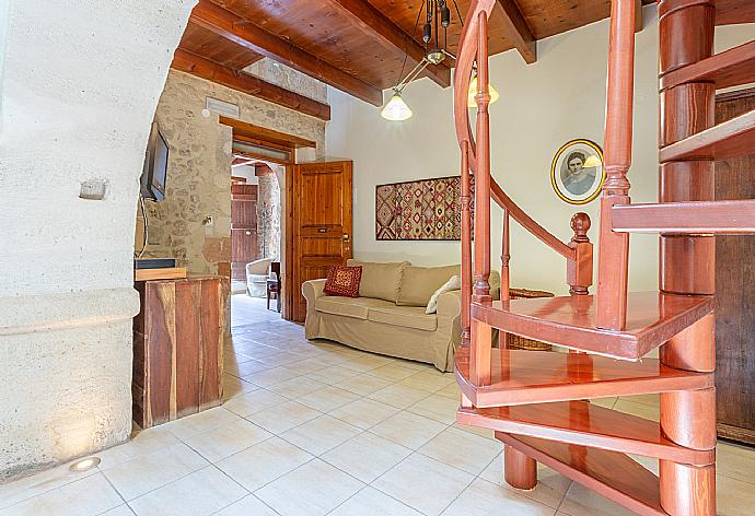 Living area with bunkbed, A/C, and TV . - Archontiko Galliaki . (Fotogalerie) }}