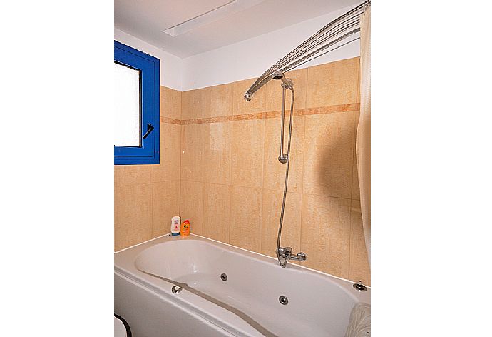 Bathrooms . - Villa Karpathos . (Photo Gallery) }}