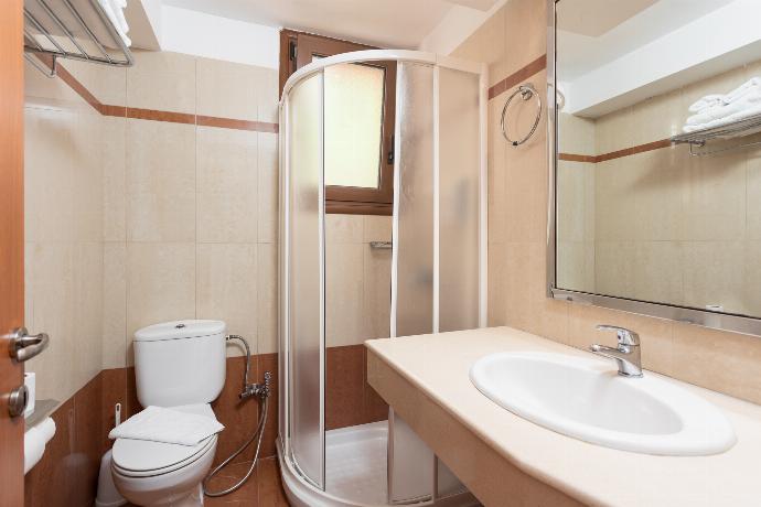Family bathroom with shower . - Villa Kassos . (Photo Gallery) }}