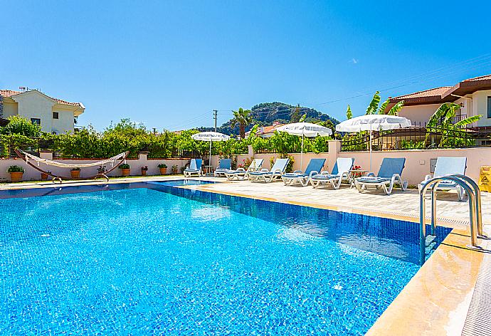 Private pool and terrace . - Villa Seda . (Fotogalerie) }}