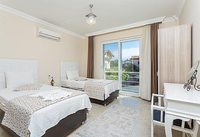 Twin bedroom with en suite bathroom and A/C . - Villa Seda . (Photo Gallery) }}
