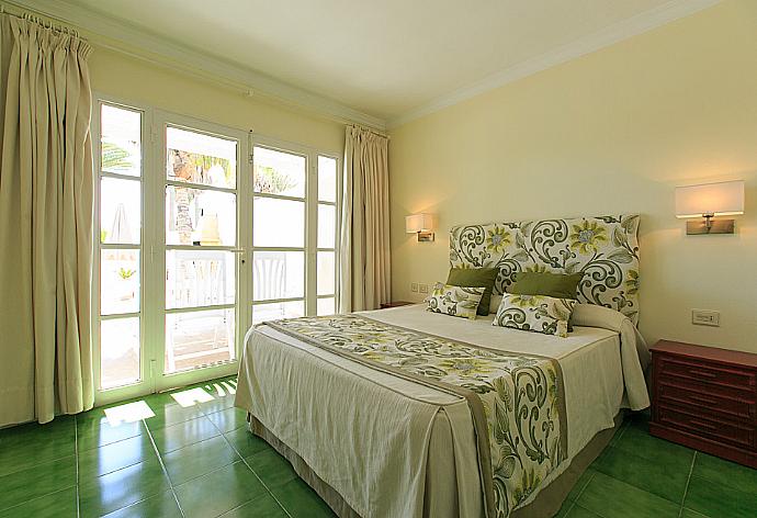 Double bedroom . - Villa Sol . (Fotogalerie) }}