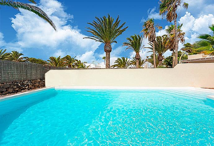 Private pool and terrace . - Villa Sol . (Galería de imágenes) }}