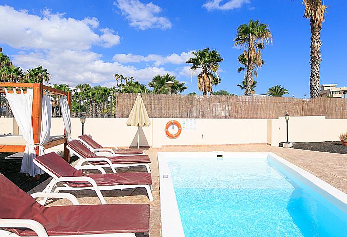 Private swimming pool and terrace . - Villa Luna . (Galería de imágenes) }}