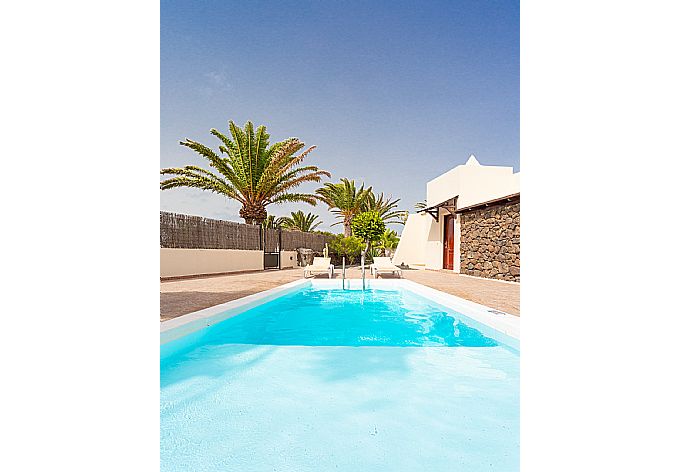 Private pool and terrace . - Villa Luna . (Galleria fotografica) }}