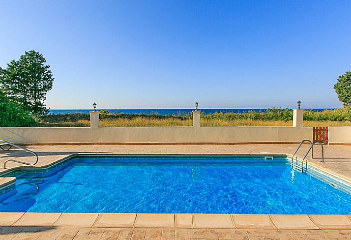 Private pool and terrace with sea views . - Achilles Beach Villa Thio . (Fotogalerie) }}