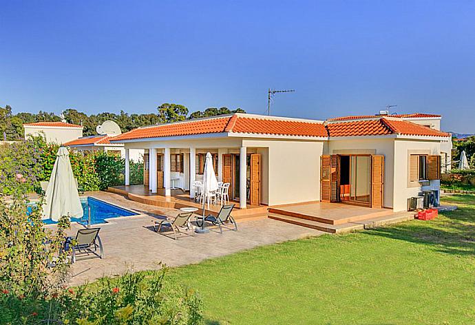 Beautiful villa with private pool and terrace with sea views . - Achilles Beach Villa Thio . (Galería de imágenes) }}