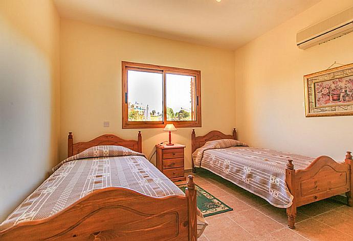 Twin bedroom with A/C . - Achilles Beach Villa Thio . (Galerie de photos) }}