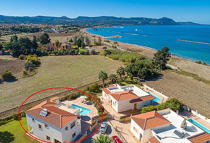 Aerial view showing location of Hector Beach Villa . - Hector Beach Villa . (Galerie de photos) }}